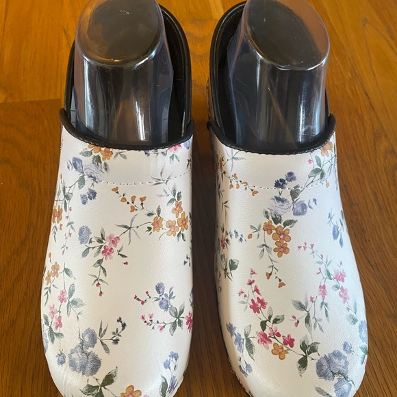 Bjork Professional linnea  floral leather NWB clogs - Picture 6 of 8